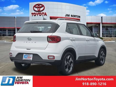 Used 2025 Hyundai Venue SEL FWD image 7