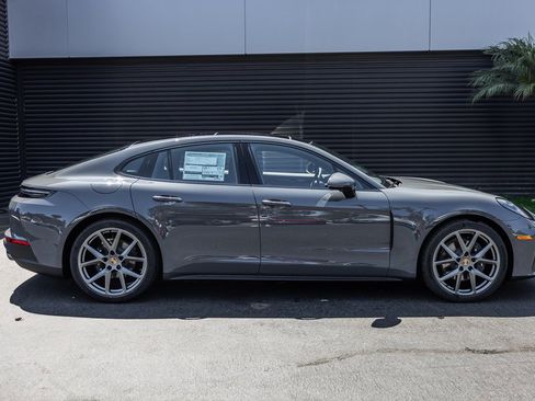 Used 2025 Porsche Panamera image 10