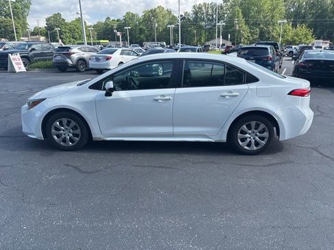 Used 2024 Toyota Corolla LE FWD image 5