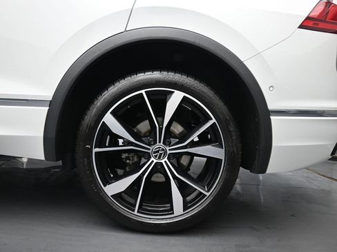 Used 2024 Volkswagen Tiguan SEL R-Line image 12