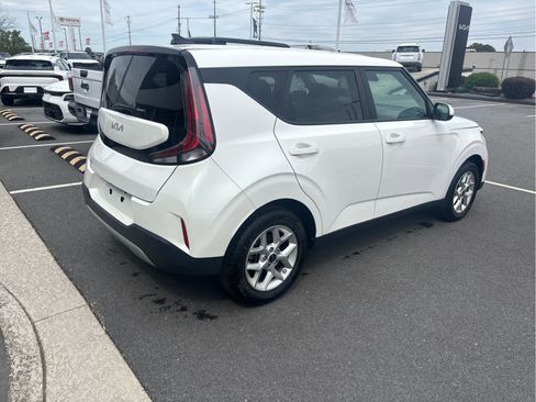 Used 2025 Kia Soul LX w/ LX Technology Package image 5