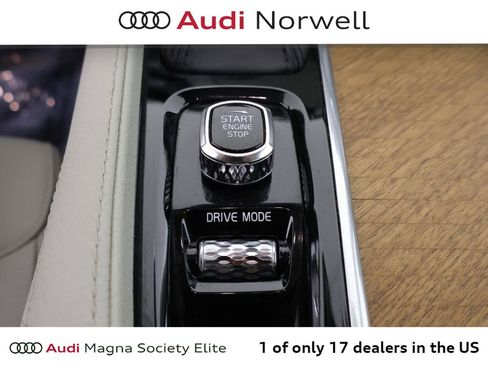 Used 2021 Volvo XC90 T6 Momentum image 3