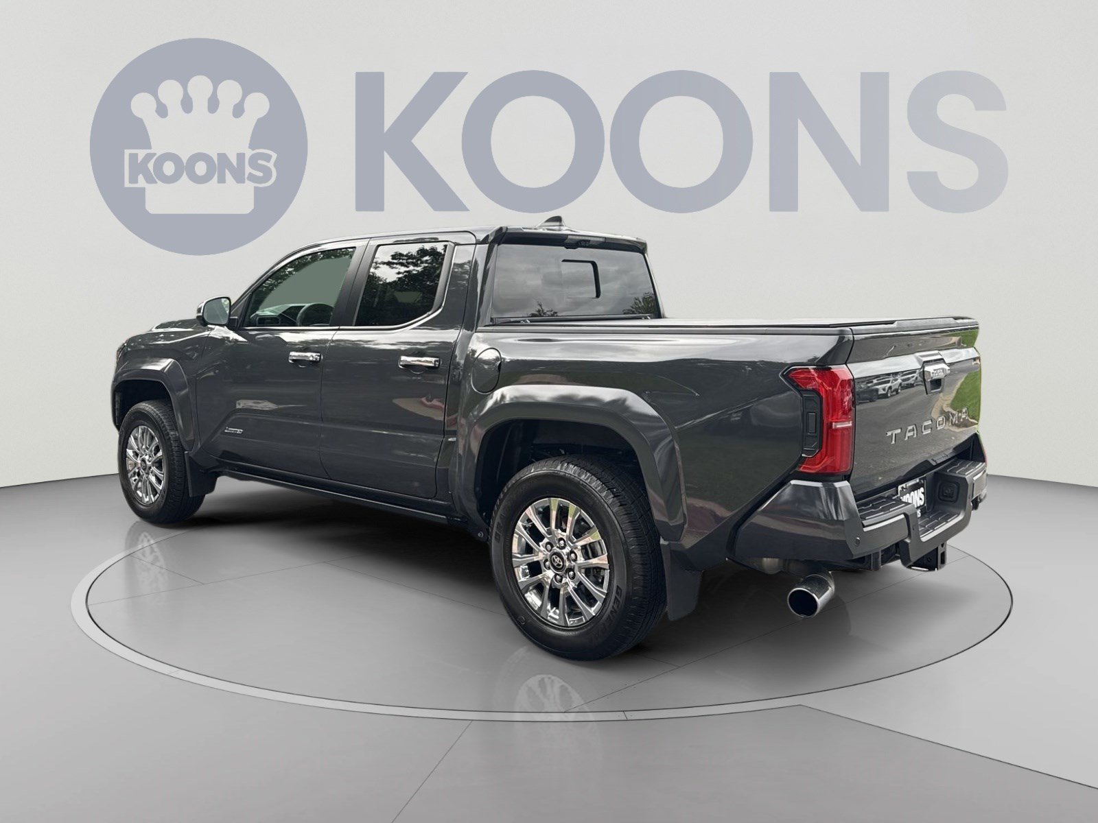Used 2024 Toyota Tacoma Limited w/ Limited Package (LT) AWD/4WD image 4