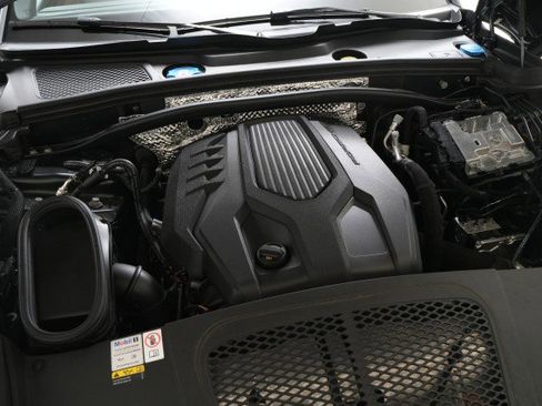 Used 2023 Porsche Macan AWD image 68