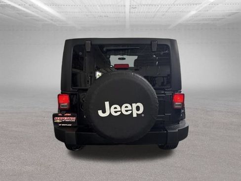 Used 2016 Jeep Wrangler Unlimited Sahara AWD/4WD image 23
