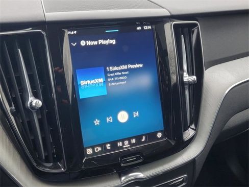 Used 2025 Volvo XC60 B5 Plus image 21