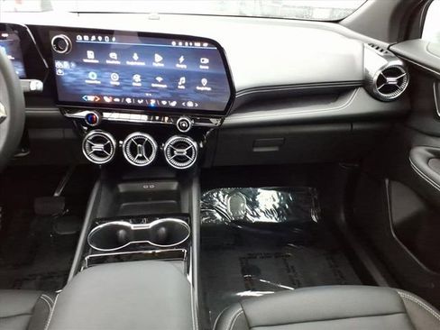 Used 2024 Chevrolet Blazer EV LT image 19