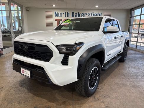 Certified 2025 Toyota Tacoma TRD Off-Road AWD/4WD image 6