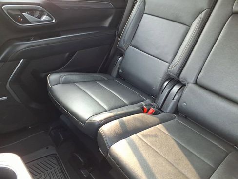 Used 2024 GMC Yukon SLT RWD image 16