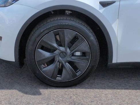 Used 2025 Tesla Model Y Long Range image 28