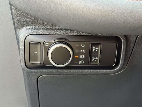 Used 2025 Ford Explorer Active RWD image 26