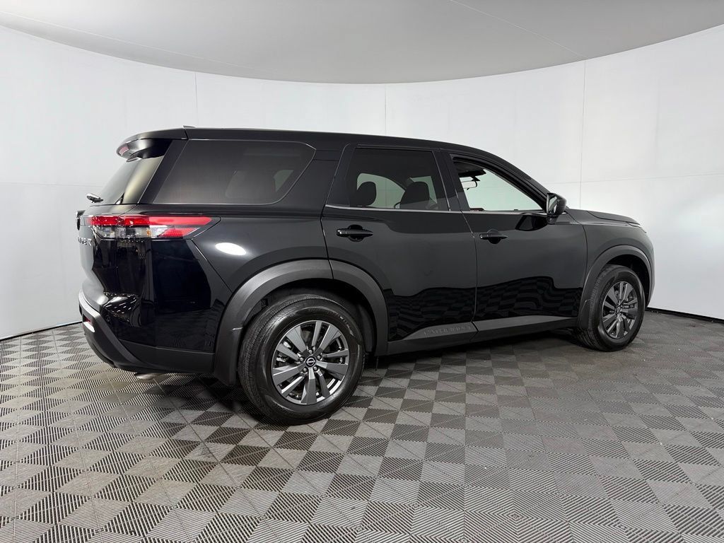 Used 2025 Nissan Pathfinder S FWD image 7