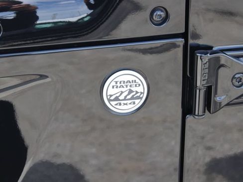 Used 2022 Jeep Wrangler Unlimited Sahara AWD/4WD image 9