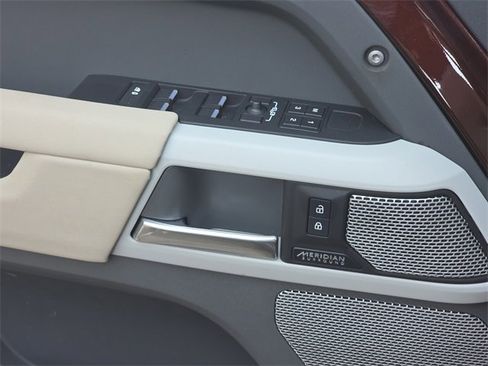 Used 2023 Land Rover Defender 130 X-Dynamic SE image 28