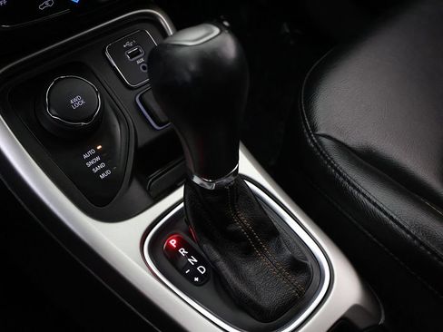 Used 2019 Jeep Compass Latitude AWD/4WD image 41