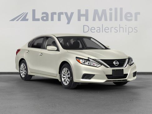 Used 2018 Nissan Altima 2.5 S w/ S Convenience Package image 9