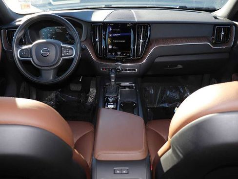 Used 2021 Volvo XC60 T5 Momentum w/ Advanced Package image 28