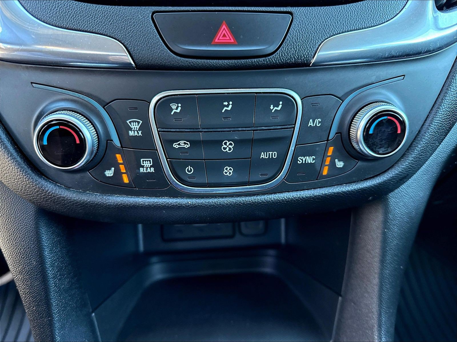 Used 2019 Chevrolet Equinox LT AWD/4WD image 17