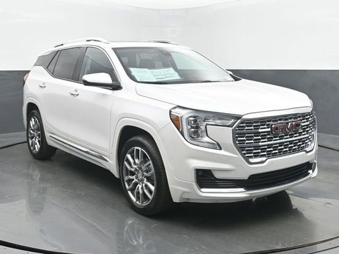 Used 2023 GMC Terrain Denali w/ LPO, Floor Liner Package AWD/4WD image 7
