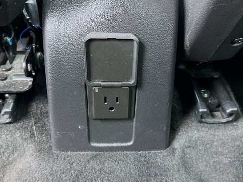 Used 2021 Chevrolet Trax LT AWD/4WD image 16