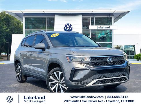 Used 2023 Volkswagen Taos SE FWD image 1