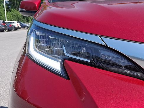Used 2026 Toyota Sienna Limited AWD/4WD image 9