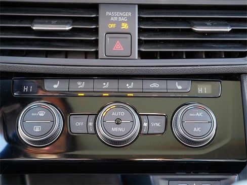 Certified 2024 Volkswagen Jetta SE image 30