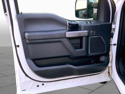 Used 2022 Ford F250 Platinum AWD/4WD image 19