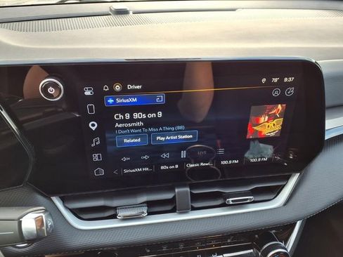 Used 2025 Chevrolet Equinox LT FWD image 47