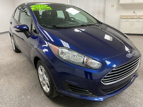 Used 2016 Ford Fiesta SE image 3