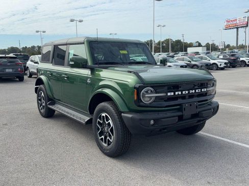 New 2025 Ford Bronco Outer Banks image 2