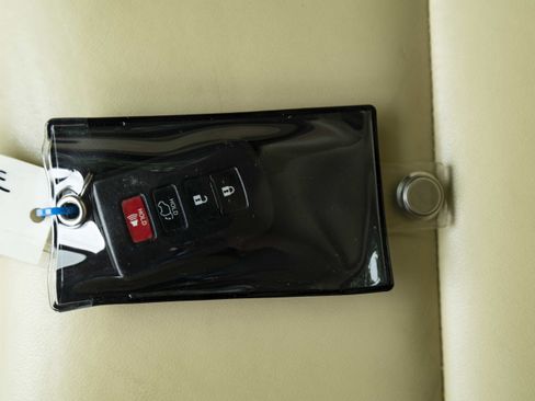 Used 2018 Toyota Highlander XLE FWD image 45