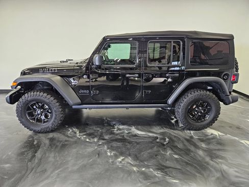 Used 2024 Jeep Wrangler Unlimited Sport AWD/4WD image 17