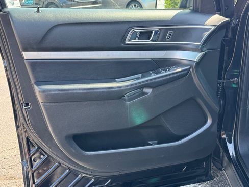 Used 2017 Ford Explorer XLT AWD/4WD image 15