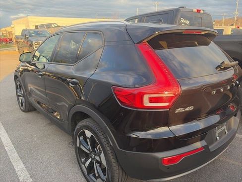 Used 2019 Volvo XC40 T5 Momentum image 3