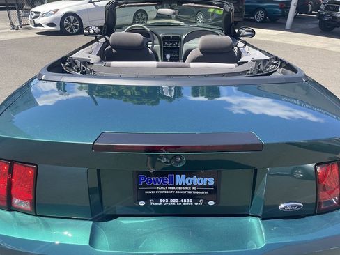 Used 2001 Ford Mustang Convertible RWD image 26