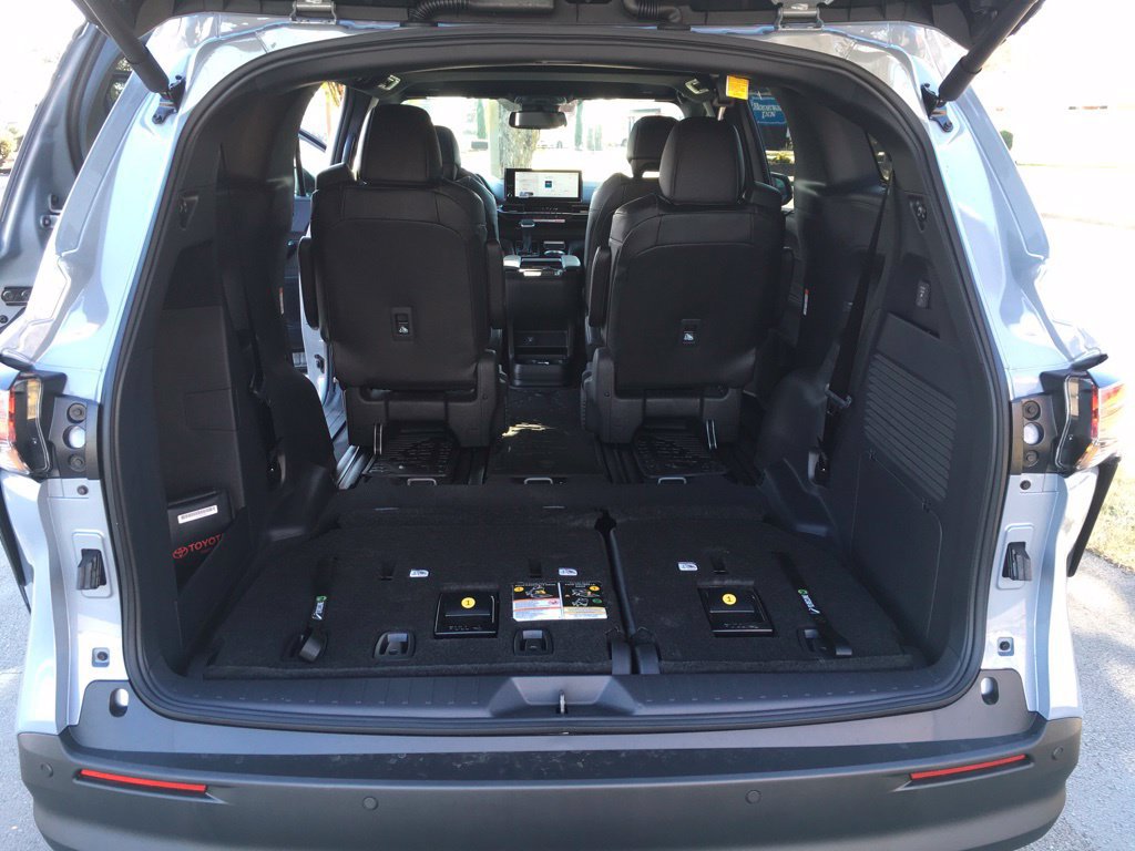 New 2026 Toyota Sienna XLE Woodland Edition AWD/4WD image 36