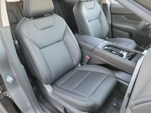 Certified 2025 Nissan Murano SV image 17