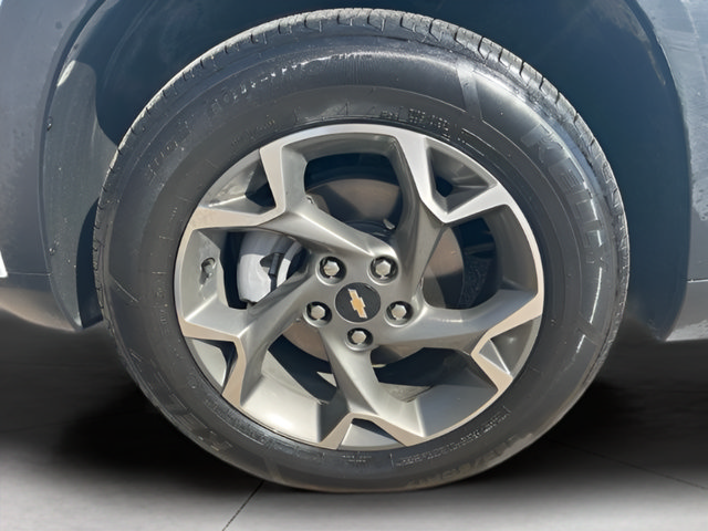 Used 2025 Chevrolet Trax LT FWD image 11