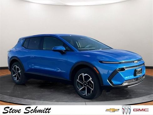 New 2026 Chevrolet Equinox EV LT image 2