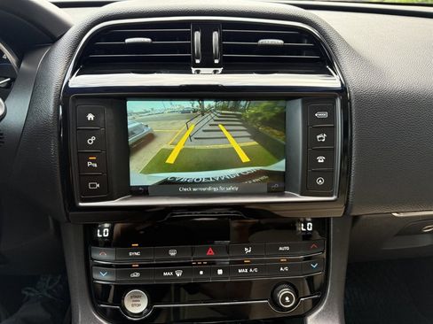 Used 2018 Jaguar F-PACE Premium image 27