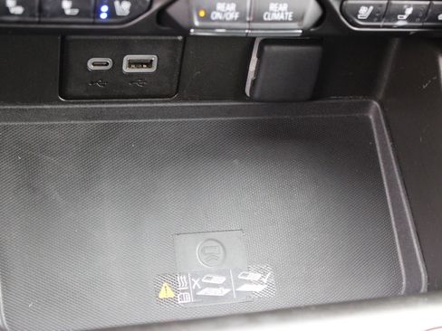 Used 2023 Chevrolet Suburban Premier AWD/4WD image 17