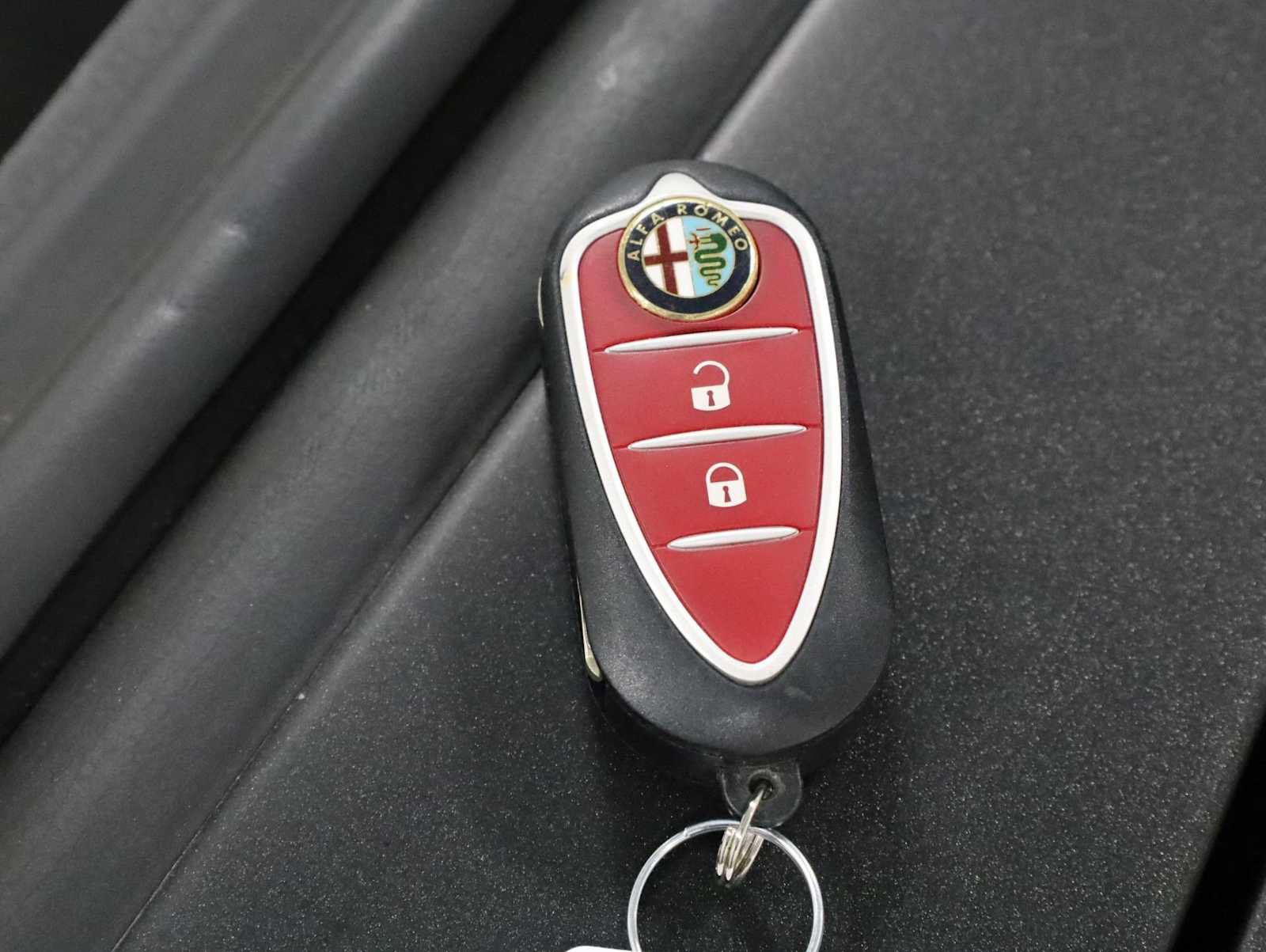 Used 2016 Alfa Romeo 4C Spider RWD image 35