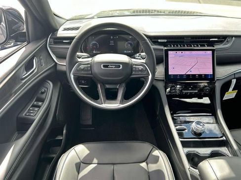 New 2025 Jeep Grand Cherokee Limited w/ Black Appearance Package image 4