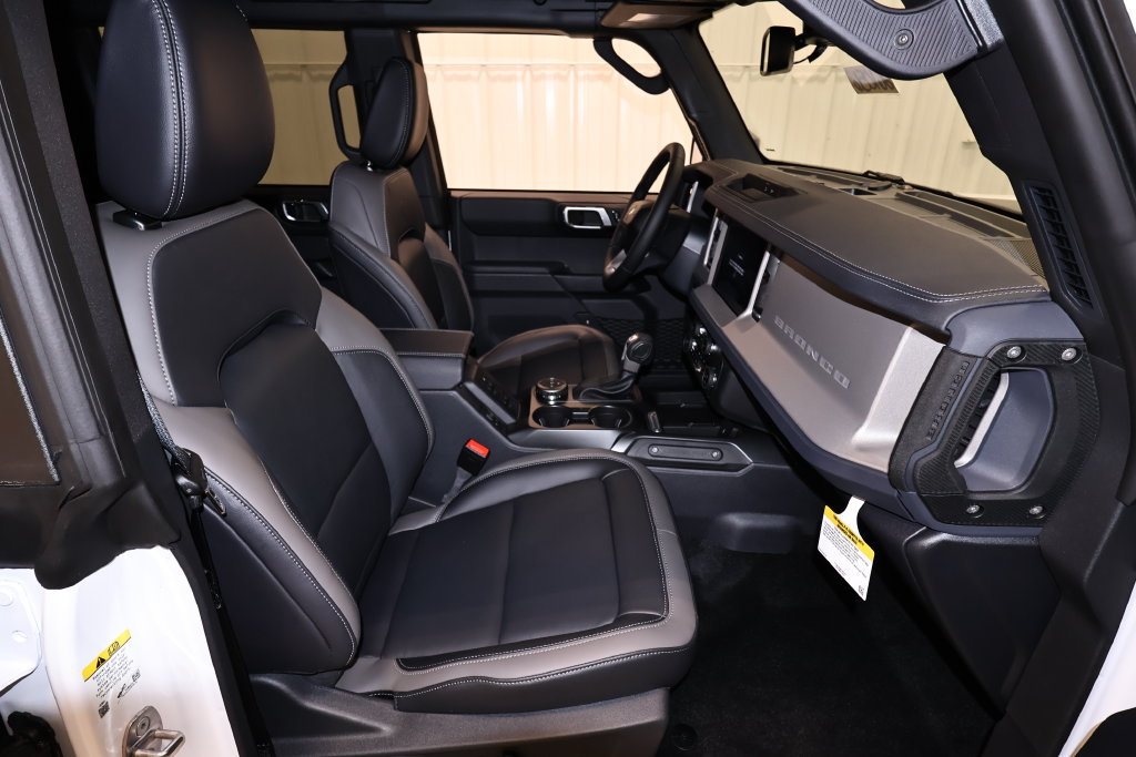 New 2026 Ford Bronco Outer Banks w/ Black Appearance Package AWD/4WD image 15