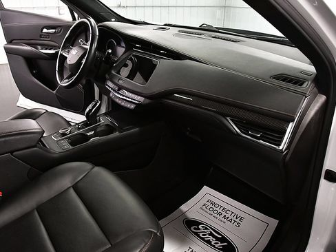 Used 2023 Cadillac XT4 Sport w/ Sun And Sound Package AWD/4WD image 30