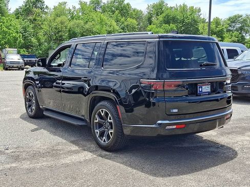 Used 2023 Jeep Wagoneer Series III w/ Preferred Equipment Group AWD/4WD image 8