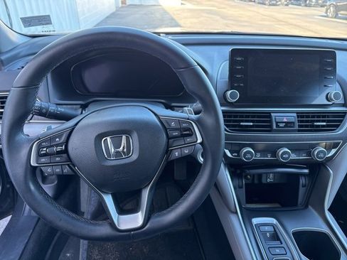 Used 2018 Honda Accord Touring image 4