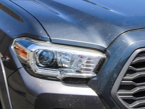 Used 2021 Toyota Tacoma TRD Off-Road w/ Technology Package AWD/4WD image 3