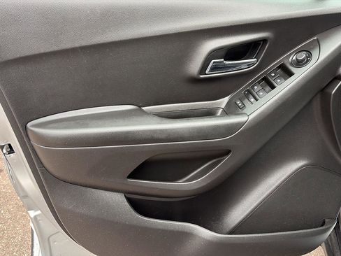 Used 2018 Chevrolet Trax LS image 12